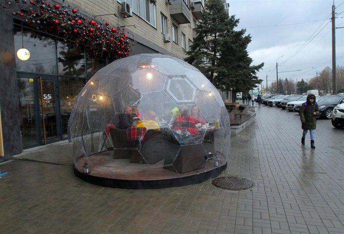 Terraza de una cafetería en Dnipro, Ucrania