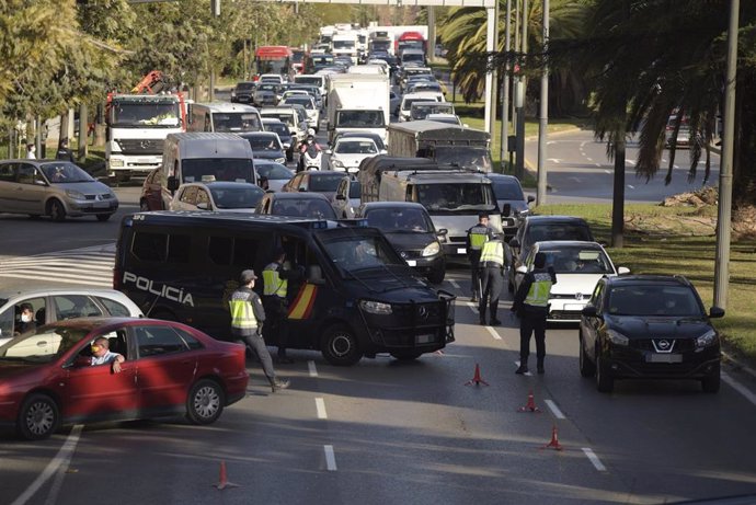 Un dispositivo policial para controlar los cierres perimetrales en 16 municipios valencianos, en Valencia
