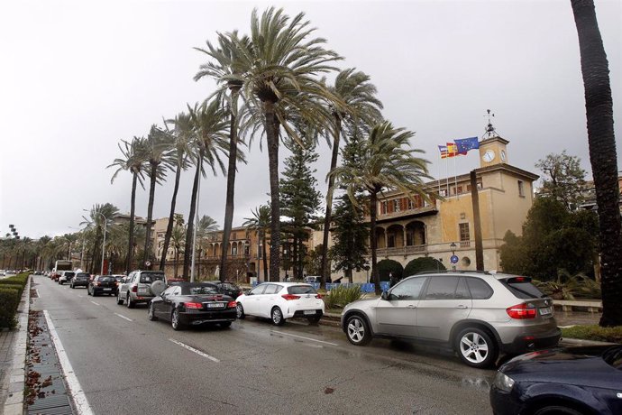 Manifestantes en coche durante una nueva protesta contra el cierre de la restauración aprobada por el Govern para frenar la propagación de la COVID-19, en Palma de Mallorca, Mallorca, Islas Baleares, a 22 de enero de 2021. 