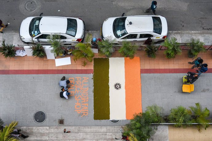 29 January 2021, India, Kolkata: Demonstrators drew a 11-meters long Indian flag using Rice, lentils , vegetables at the Food department office premises of West Bengal government in Kolkata as part of protests against the government's new agriculture la