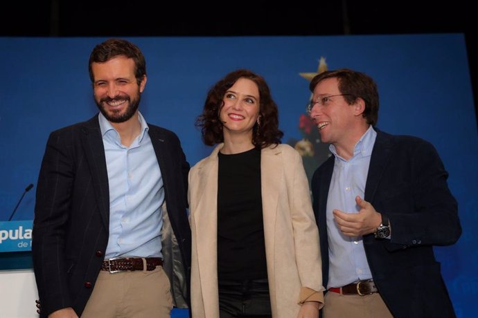 El president nacional del PP, Pablo Casado, la presidenta de la Comunitat de Madrid, Isabel Díaz-Ayuso, i l'alcalde de Madrid, José Luis Martínez Almeida