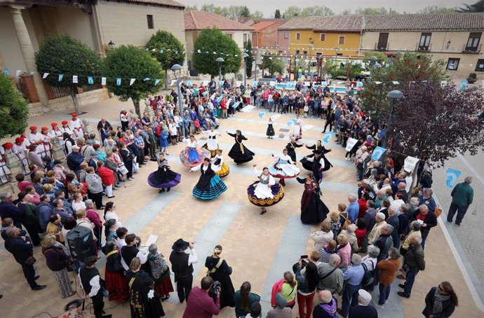 Danzas tradicionales en Grijota por el Día de la Provincia en octubre de 2019.