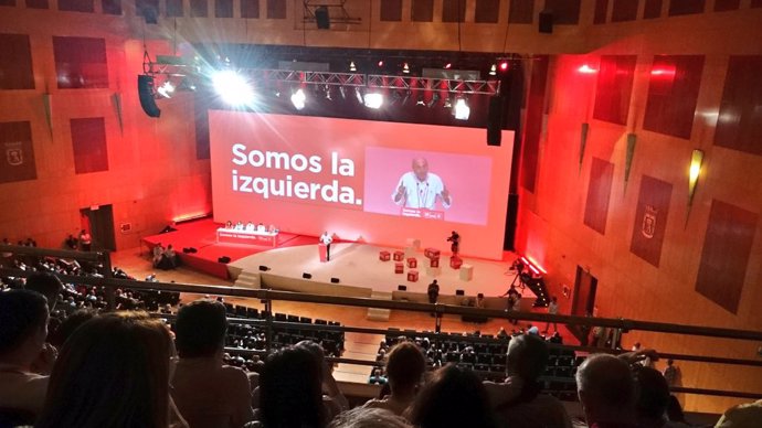Luis Ángel Hierro, ponente de economía del Congreso federal del PSOE.