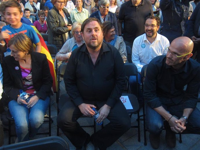Carme Forcadell, Oriol Junqueras y Raül Romeva, candidatos de Junts pel Sí en un acto de campaña