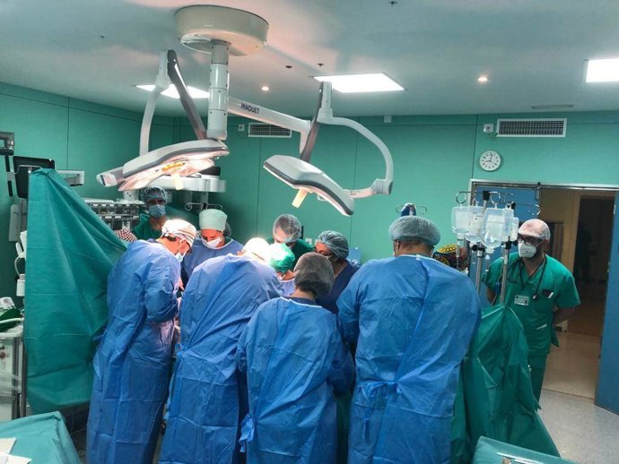 Imagen de archivo de una operación de trasplante