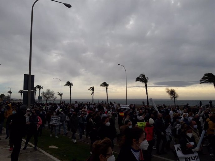 Unas 800 personas se han manifestado a pie en Palma para exigir la reapertura de la hostelería. A fecha de sábado 30 de enero, en Palma.