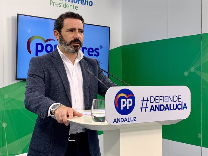 El portavoz adjunto y portavoz de Agricultura, Ganadería, Pesca y Desarrollo Rural del Grupo Parlamentario Popular, José Ramón Carmona.