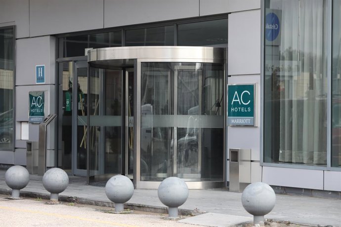 Puerta de entrada al hotel AC Hotel Madrid Feria, en Madrid (España).