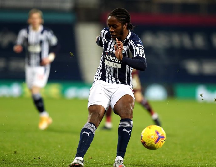 29 December 2020, England, West Bromwich: West Bromwich Albion's Romaine Sawyers scores an own goal during the English Premier League soccer match between West Bromwich Albion and Leeds United at The Hawthorns. Photo: Dave Rogers/PA Wire/dpa