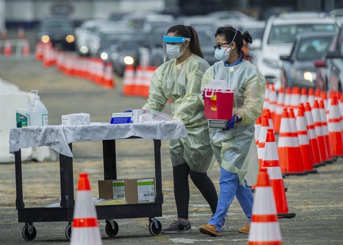 Campaña de vacunacion contra el coronavirus en California