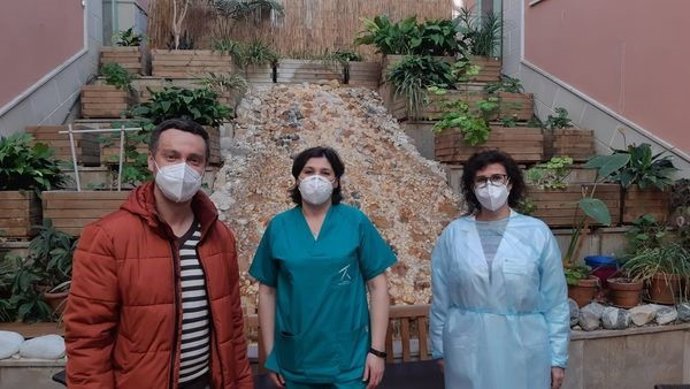 Alcalde de Huelma acude a la 2 ronda de vacunación en la residencia local.