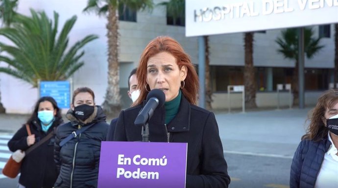 La candidata de los comuns a la Presidencia de la Generalitat, Jéssica Albiach, ante el Hospital d'El Vendrell