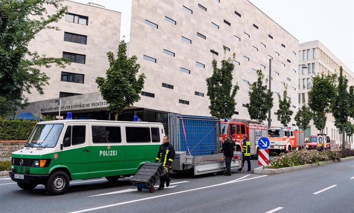 Evacuación de vecinos tras el hallazgo de una bomba en Frankfurt, Alemania