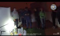 Denunciados 16 jóvenes en Sevilla que celebraban una fiesta en la azotea de un edificio en la Alameda