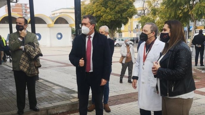 [Sevilla] Nota De Prensa Y Fotografía. Tiro De Línea. Emvisesa