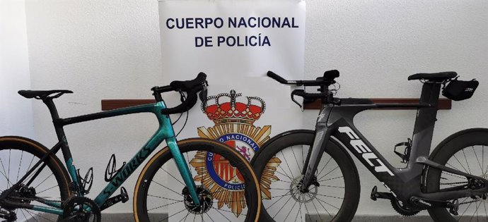 Dos bicicletas profesionales recuperadas por la Policía Nacional tras ser robadas de una vivienda de Marbella