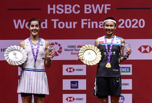 Carolina Marín y Tai Tzu-ying tras la final de las Finales del Circuito Mundial