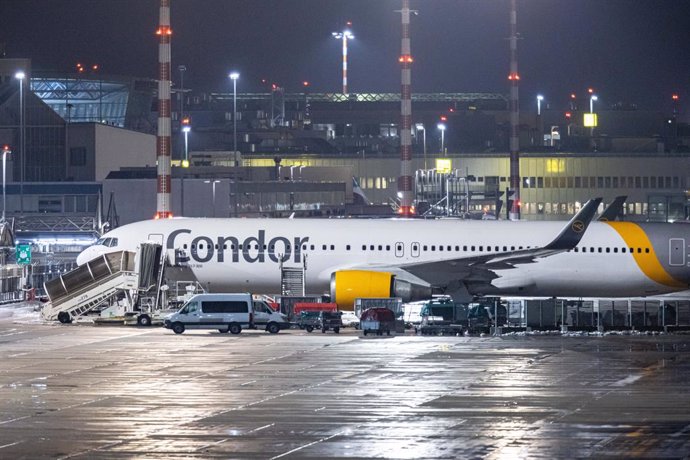 26 January 2021, North Rhine-Westphalia, Duesseldorf: A Condor airline plane parks on the airport apron. German Chancellor Angela Merkel and the nation's 16 state premiers agreed to extend a current lockdown until at least 14 February. Photo: Marcel Kus