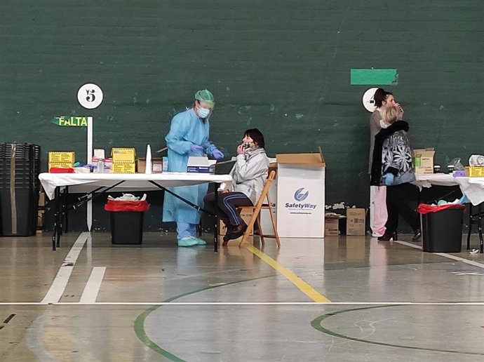 Realizan test PCR en un frontón de una localidad vasca