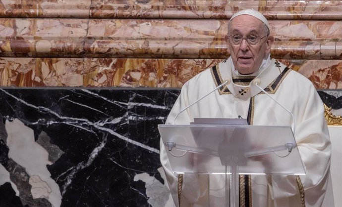 24 December 2020, Vatican, Vatican City: Pope Francis celebrates Christmas Eve Mass at St. Peter's Basilica at the Vatican. Photo: Evandroinetti/Pool/Ibanez/ZUMA Wire/dpa