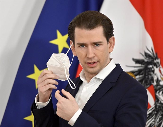 El canciller austriaco, Sebastian Kurz, con una mascarilla