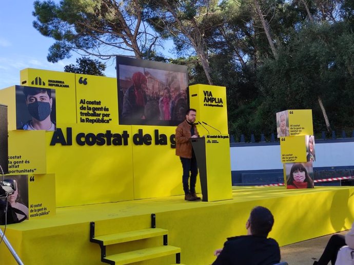 El vicepresidente de la Generalitat en funciones y candidato de ERC a la Presidencia, Pere Aragons, en un mitin de campaña en Lloret de Mar (Girona).