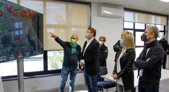 Puig, en la reunión mantenida este domingo en el Centro de Emergencias de la Generalitat en L'Eliana con el conseller de Política Territorial, Arcadi España, la consellera de Justicia, Gabriela Bravo, y la delegada del Gobierno, Gloria Calero