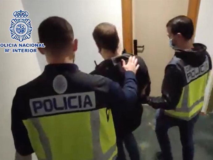 Detenido un hombre que simuló ser sanitario para comprar y hacer pruebas falsas del Covid