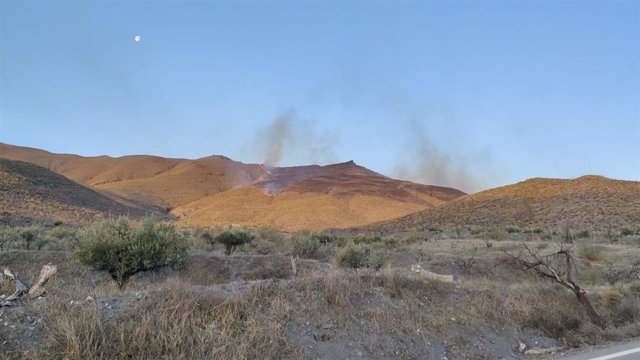 Incendio forestal entre Olula de Castro y Castro de los Filabres (Almería)