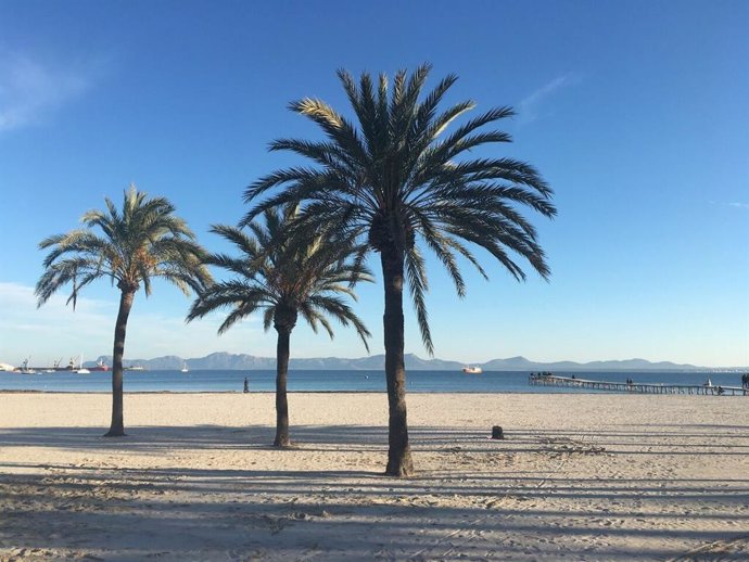 Una playa de Mallorca en un día soleado (imagen de archivo).