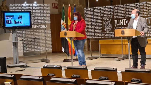 La consejera de Agricultura, Begoña García Bernal, y el director general de la PAC, javier Gonzalo Langa