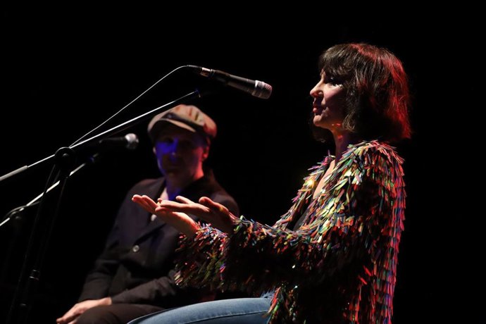 Encuentro con el dúo Amaral compuesto por Eva Amaral y Juan Aguirre tras lanzar su octavo álbum en septiembre del 2019, 'Salto al Color', en el Espacio Las Armas de Zaragoza/Aragón (España) a 3 de marzo de 2020.