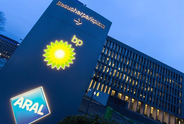 FILED - 31 March 2016, North Rhine-Westphalia, Bochum: The German administrative site of the oil and energy company BP in Bochum. Global energy giant BP on Tuesday reported a post-tax loss of 16.8 billion dollars in the second quarter amid lower oil pri
