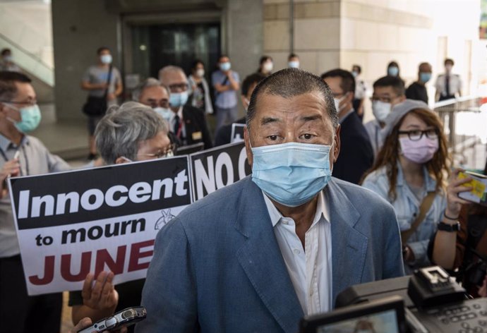 15 October 2020, China, Hong kong: Hong Kong pro-democracy media tycoon Jimmy Lai arrives at the West Kowloon court, ahead of his trial with other 26 opposition activists including activist Joshua Wong for charges of participating and organizing an ille