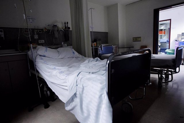 Imagen de archivo de una cama de hospital