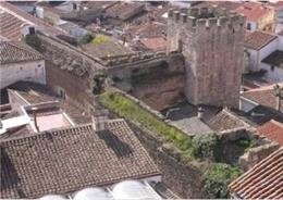 Torre del Aver de la muralla de Cáceres