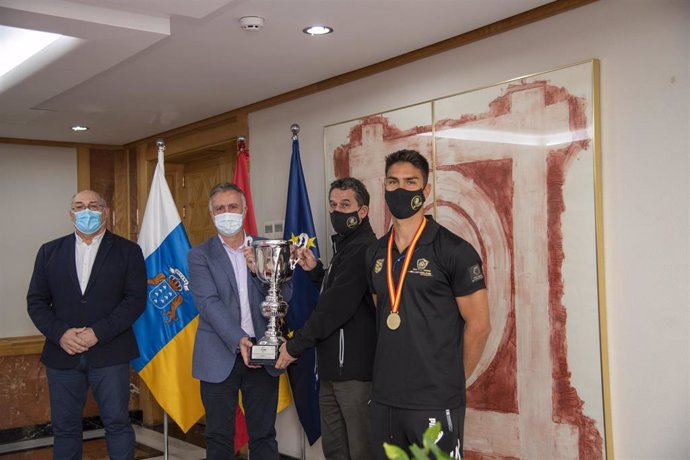 El presidente de Canarias recibe al Club Molina Sport Gran Canaria tras proclamarse campeón de la Copa del Rey 2021 de hockey línea