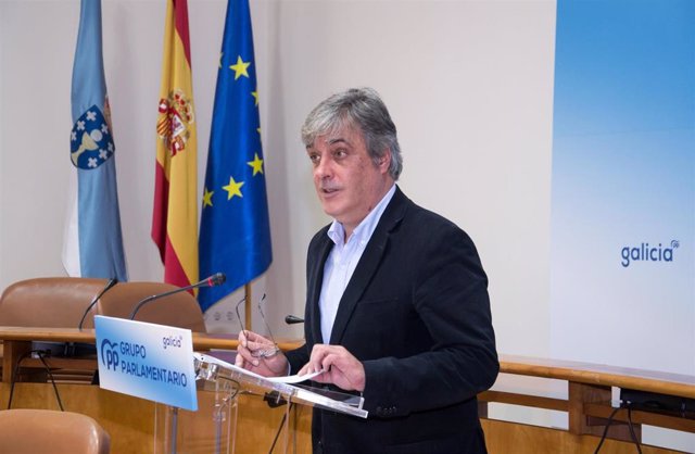 El portavoz parlamentario del PPdeG, Pedro Puy, en rueda de prensa.