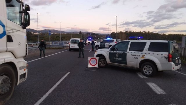 Control de tráfico de la Guardia Civil durante estado alarma en Cantabria