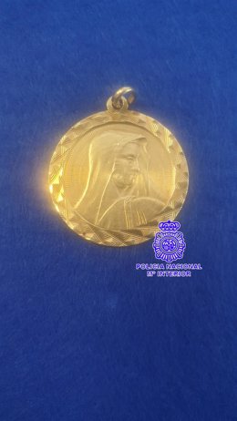 Medalla que figura entre las joyas vendidas por el ahora detenido.