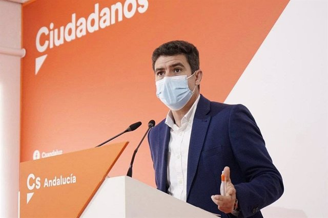 El portavoz de Cs en el Parlamento de Andalucía, Sergio Romero, este lunes durante la rueda de prensa.