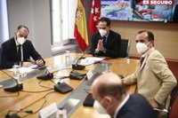 Aguado señala que el virus "no distingue la puerta a la que llama" tras el brote en la residencia de Becerril