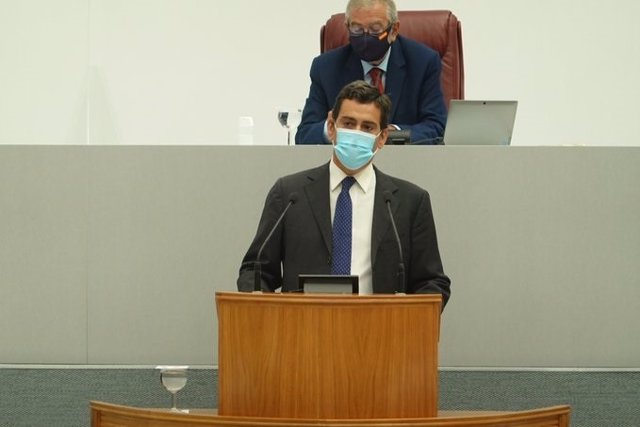 El consejero de Fomento e Infraestructuras, José Ramón Díez de Revenga, comparece en la Asamblea