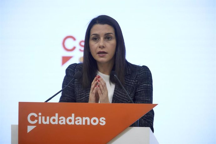 La presidenta de Ciudadanos, Inés Arrimadas, durante una rueda de prensa en la sede del partido en Madrid.