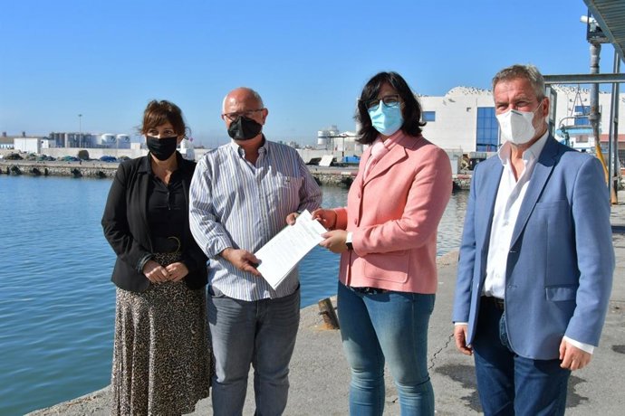 La Junta reconoce la labor de los pesqueros de Motril como organización de productores