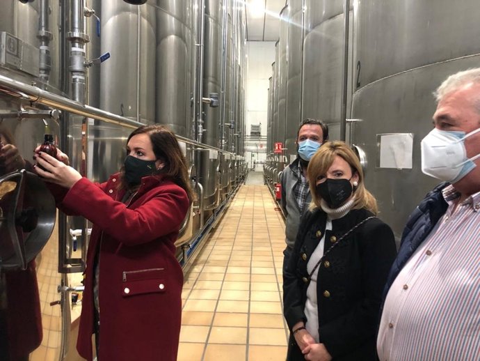 Recogida de muestras para los Premios Alimentos de España al mejor aceite de oliva 2020-2021.