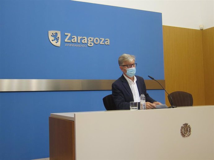 El potavoz  del grupo municipal de ZeC en el Ayuntamiento de Zaragoza, Pedro Santisteve