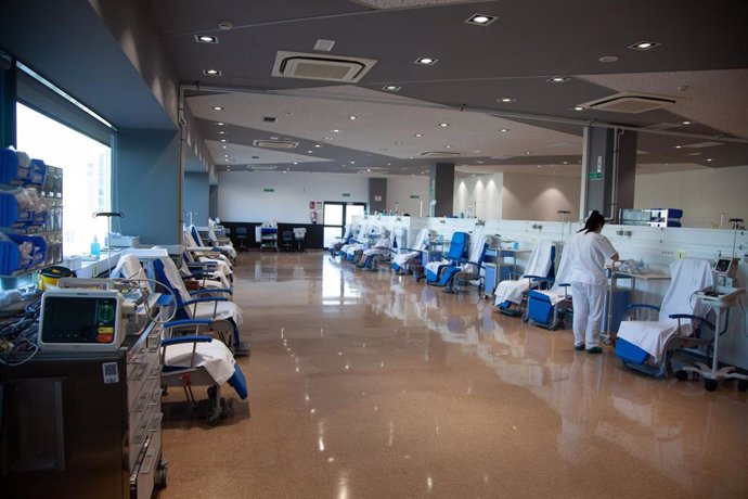 El Hospital Clínico de Granada traslada su hospital de día quirúrgico a la cafetería, acondicionada para la pandemia