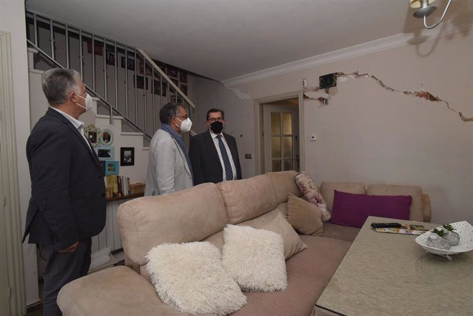 La Diputación visita una vivienda afectada por los sismos en Atarfe