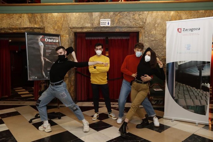 Jóvenes bailarines del proyecto "-30danza"